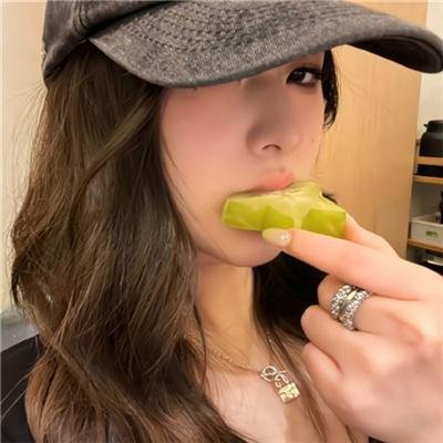 云雾笼罩的山峰